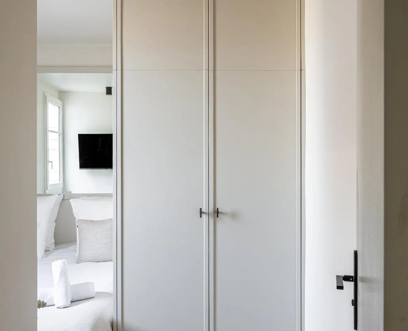 The Carla Suite Eiffel Tower View Paris Apartment